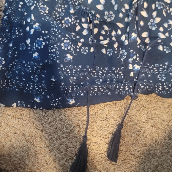 Q&A Blue and White Print top - Picture 3 of 6